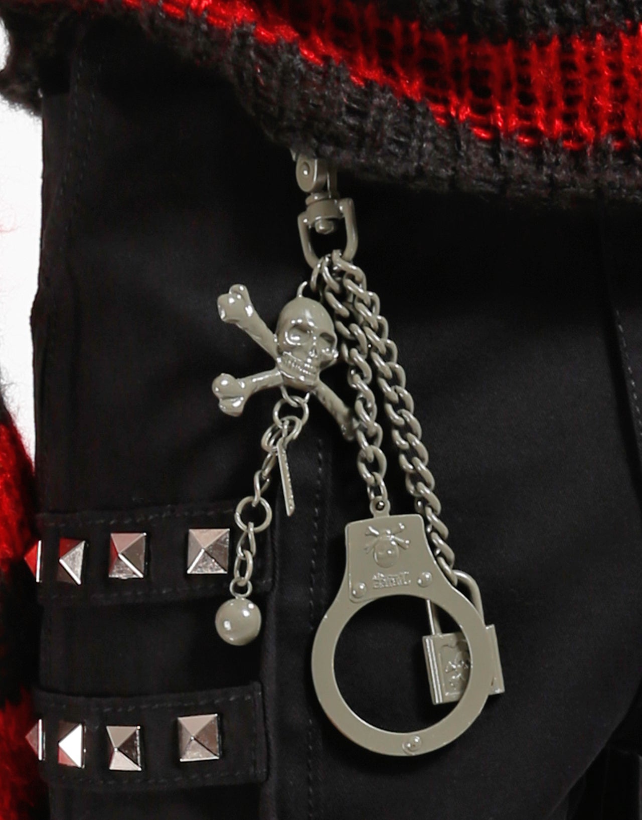 HANDCUFF KEYCHAIN - TRIPP NYC